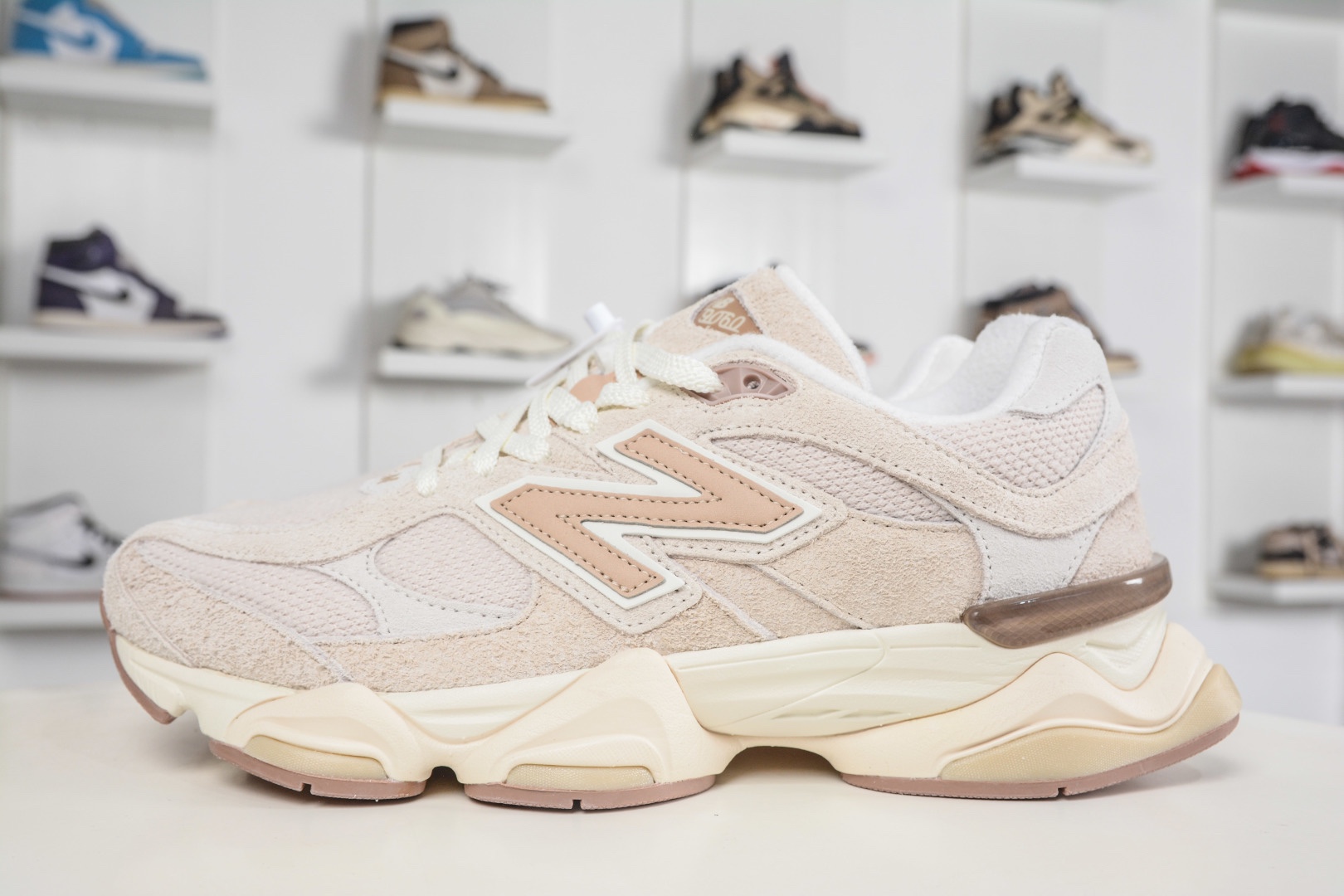 新百倫New Balance NB9060 米色 U9060CCB 
Size：36 37 37.5 38 38.5 39 40 40.5 41 42 42.5 43 44 45 45.5 46.5