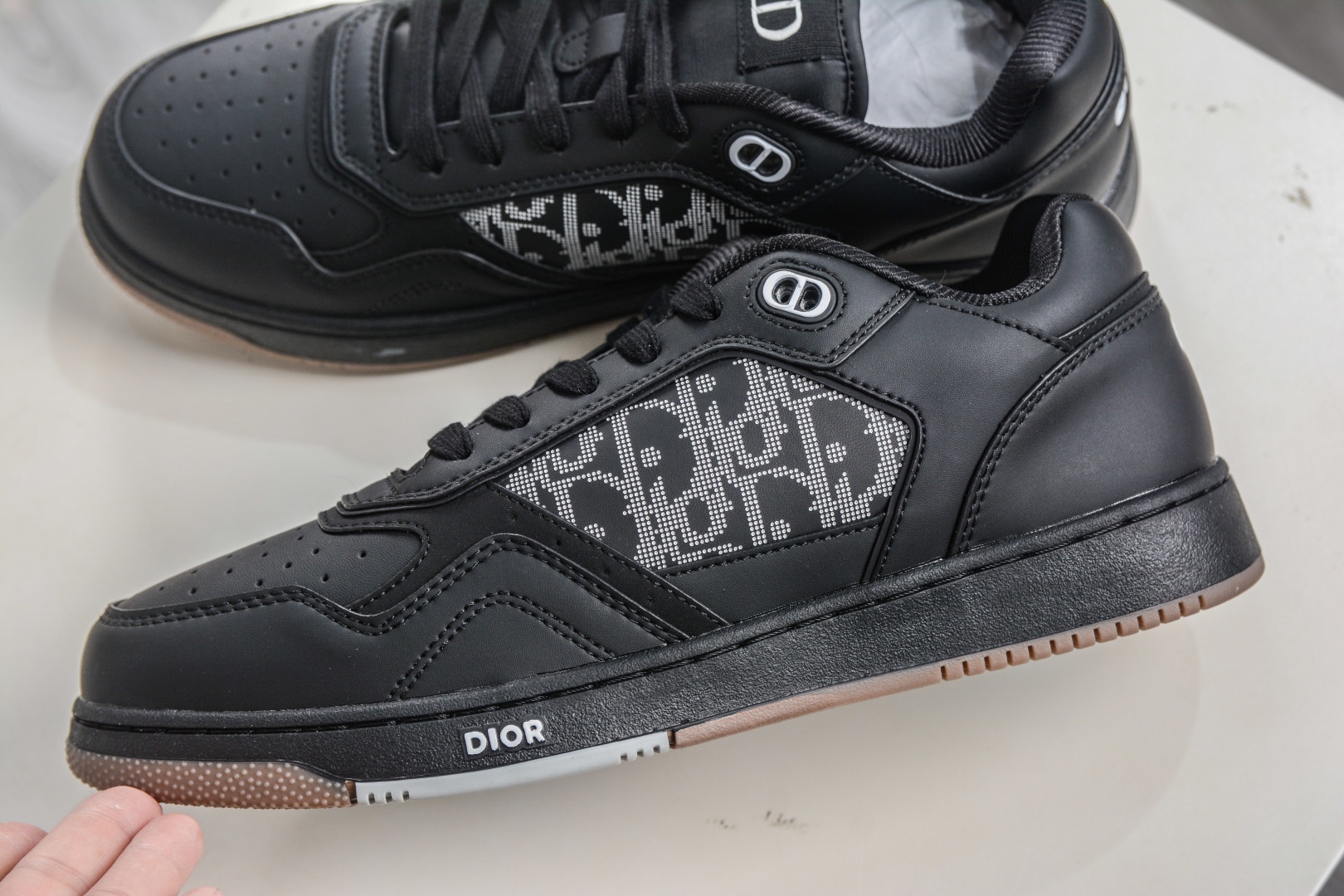 迪奧/Dior B27 Oblique Galaxy Low Top Sneakers B27系列低幫復古真皮百搭運動休閒板鞋 
貨號：3SN272ZIR16536
尺碼：38 39 40 41 42 43 44 45 46