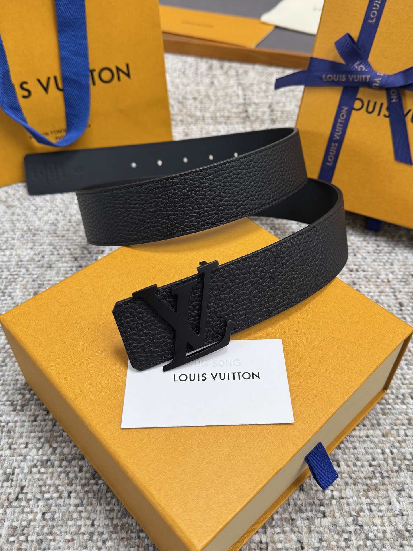 
Louis Vuitton LV腰带 荔枝纹皮底系列 原厂五金 精致手工绘边 柔软舒适 宽4.0