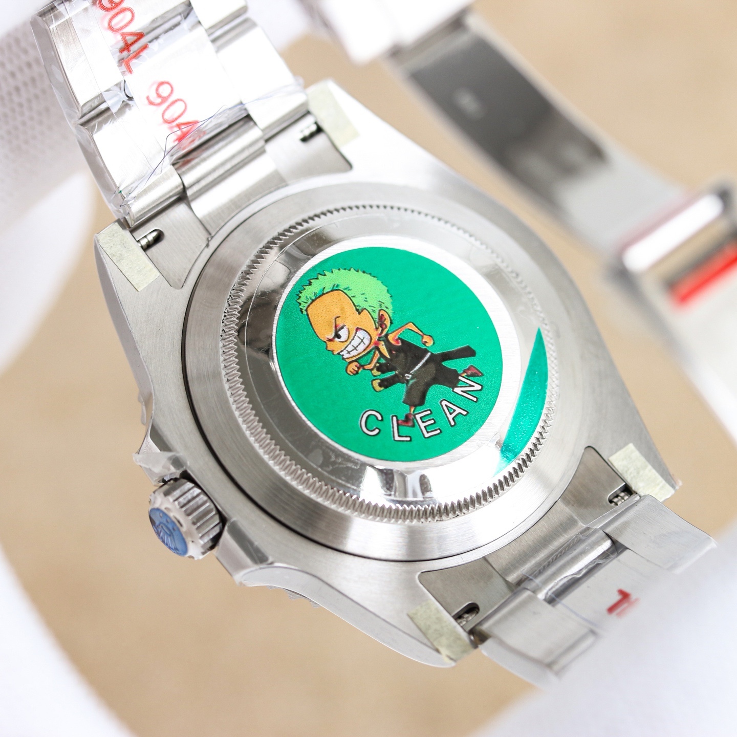 第四代 BLAKEN 款水鬼系列：間金黑勞力士的暗夜傳奇
 
一、巔峰之作，酷炫呈現
 
- BLAKEN 高級改裝水鬼系列，專為追求獨特與個性的您打造。它將勞力士的經典魅力與現代改裝美學完美融合，讓您在任何場合都能展現出美與酷的獨特氣質。
 
二、精湛工藝，極致還原
 
- 表身間金黑化：表身採用 DLC 黑化處理，不僅增添了神秘深邃的質感，更使其耐磨性大幅提升，經久耐用。
- 錶盤特效：Blacken 改裝團隊精心復刻的一比一錶盤，以 100%的還原度重現獨特魅力，每一次凝視錶盤，都彷彿置身於神秘