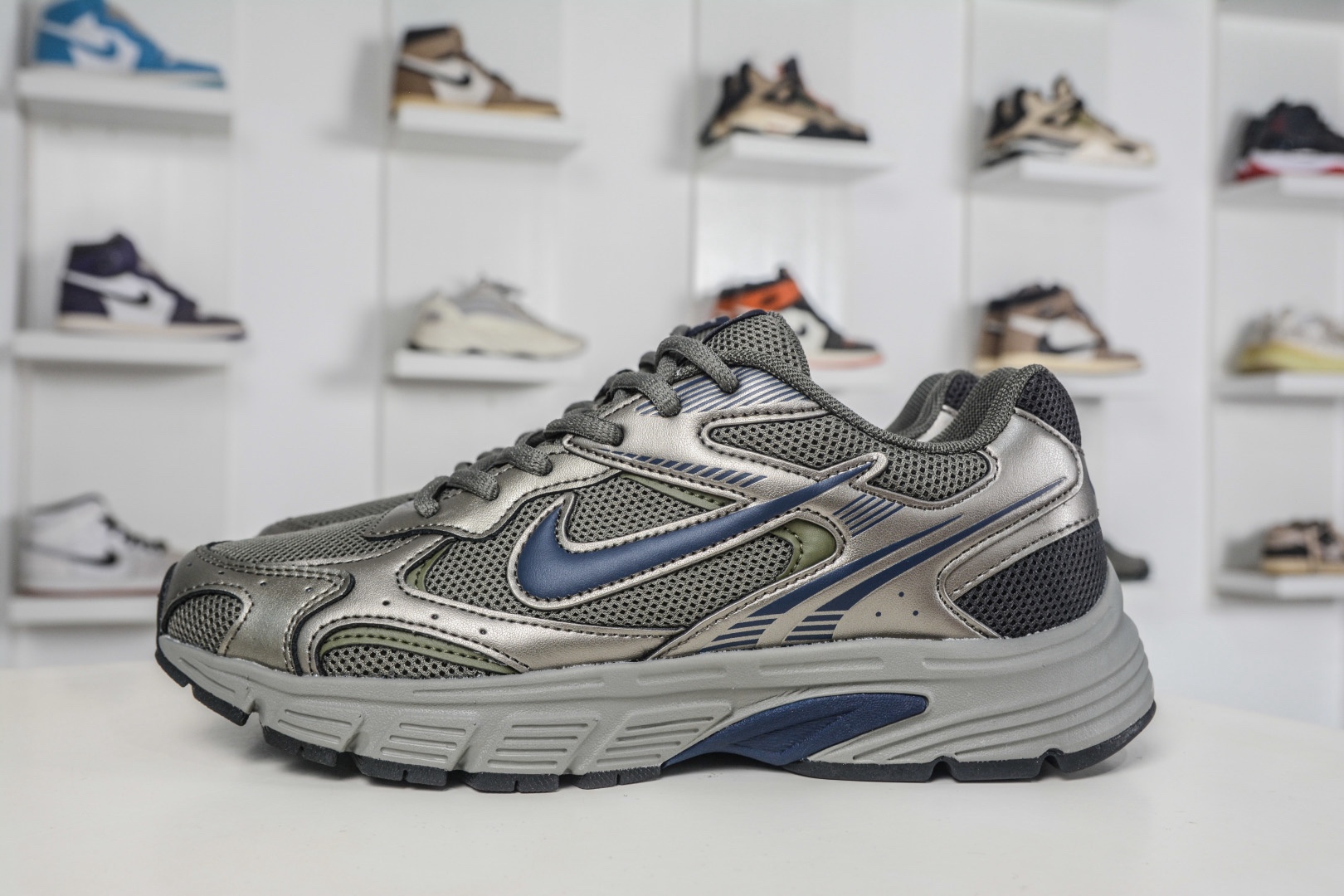 NK Air Zoom Vomero 20 經典復古潮流運動跑鞋 
貨號：HF0458 003
SIZE：36 36.5 37.5 38 38.5 39 40 40.5 41 42 42.5 43 44 45