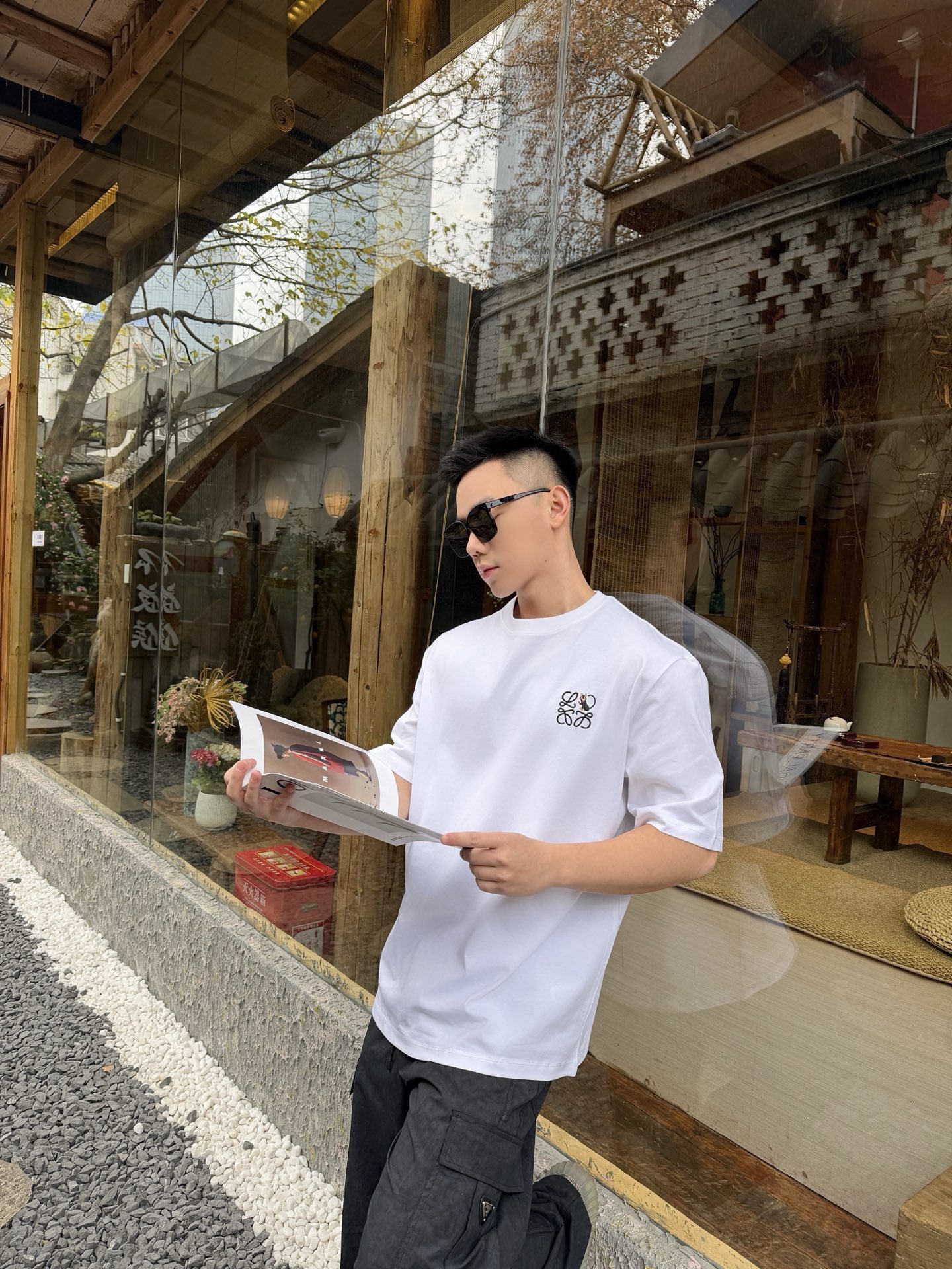 🔝LOEWE X LOUIS WAIN 羅意威 貓咪刺繡短袖T恤
定制緞光精密超柔錦棉，採用進口機刺繡工藝，精度高，線條流暢而細膩，面料都經過澆洗，手感質感更佳，不易變形，不易縮水，不易褪色，寬松版型
B Size：S-XL