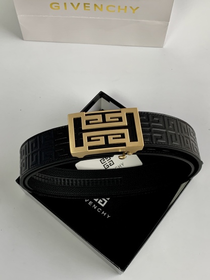 【紀梵希】新款男士 頭層小牛皮黑色壓花腰帶，內襯荔枝紋底，寬38毫米.搭配不鏽鋼經典4G自動扣.商務服裝造型的完美搭配。永恆經典！