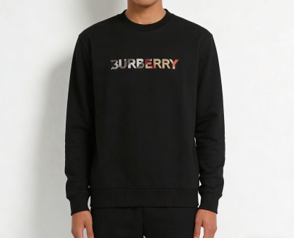 🔝BURBERRY巴寶莉BBR 八色字母繡圓領衛衣 
原版6350購入，原版採用400g 巴寶莉專用反面牛肚面料，反向毛圈底紗 魚鱗布料，螺紋450g雙紗，顏色按布料訂染，原版一致。
前幅進口機立體繡花，凹凸形狀與原版一致，羅紋針織包邊及絨里收納口袋均採用加固縫製，強化功能耐用性；在休閒運動中注入內斂英倫格調。整體完美平衡經典符號的當代轉化、穿著舒適度與日常實用性，成為詮釋現代精英休閒風的典範之作。男女同款
B Size：S-XL