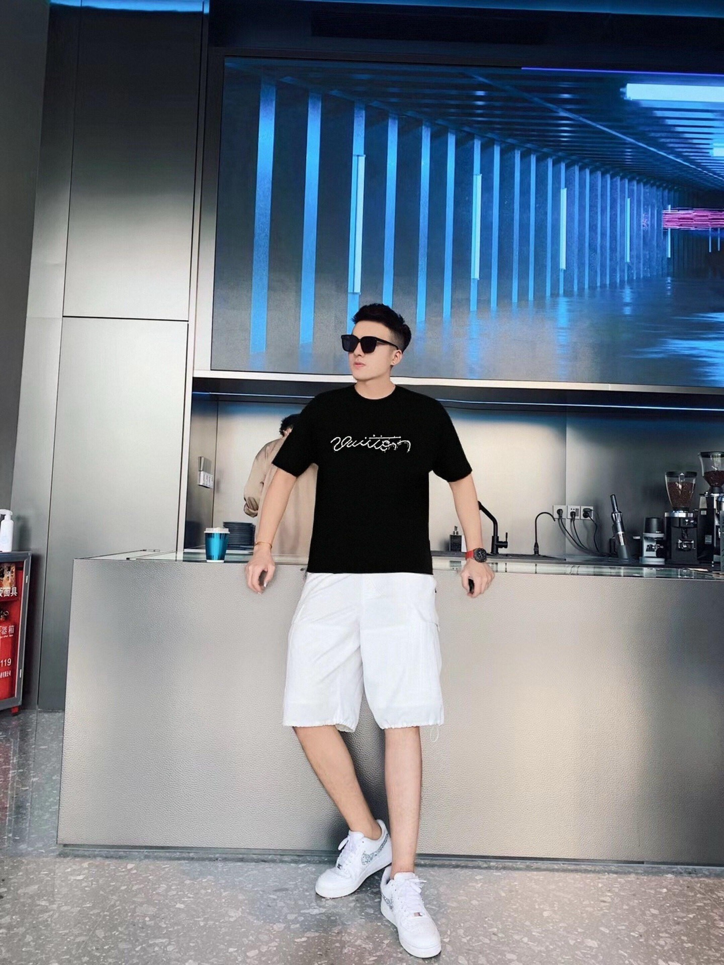 🔝LOUIS VUITTON LV 串珠刺繡標識短袖T恤
正品10400購入，32支緊密精梳棉，配套1*1羅紋，毛料酵洗，進口刺繡，定制1：1繡珠繡片，定制1：1商標，寬松版型
A Size：S-XL