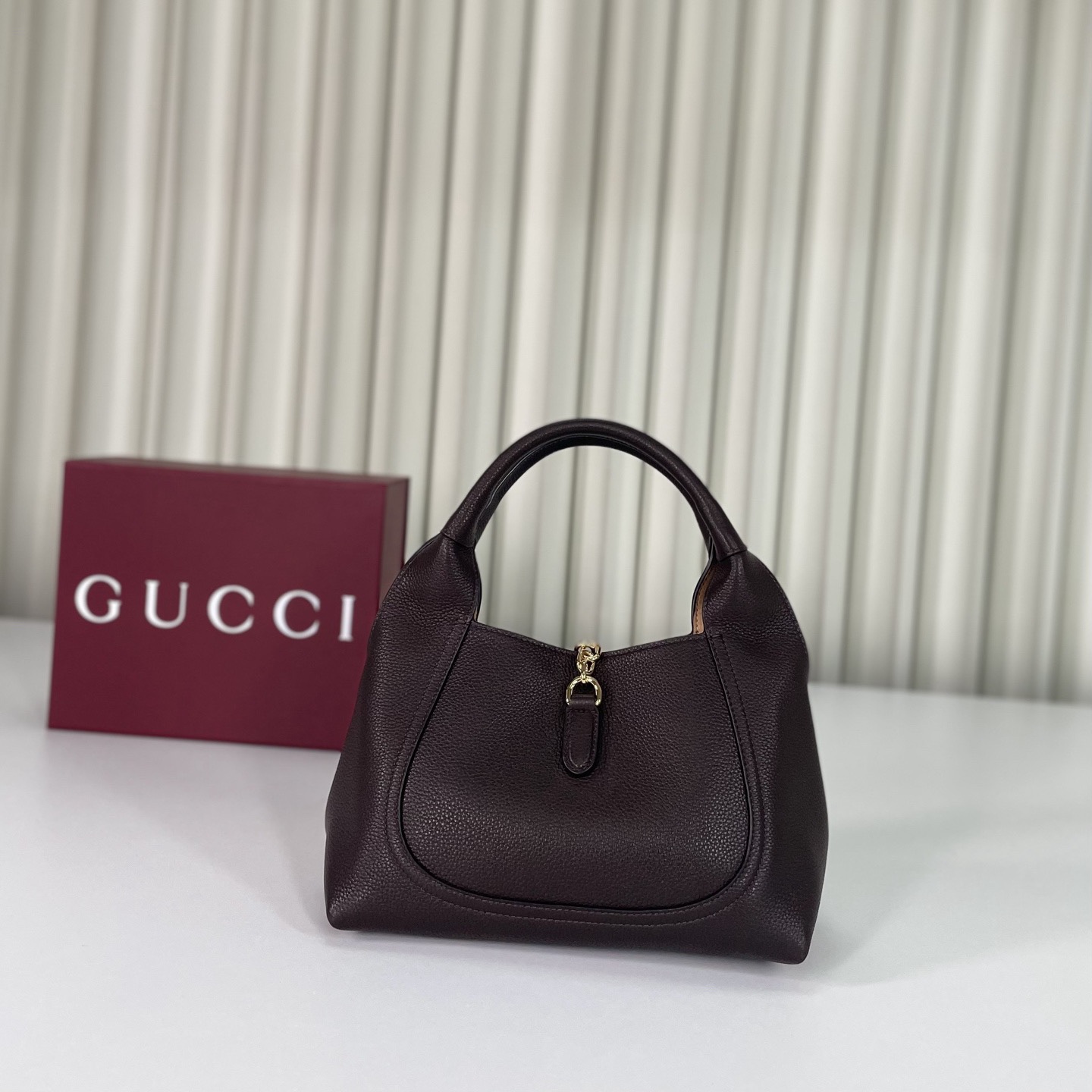 💫💫❤️❤️Gucci Softbit系列小號肩背包，匠心融蘊半馬銜扣造型品牌經典馬術風格配件。提手高15釐米，磁扣開合，款號837467咖啡棕皮，尺寸27.5X21X16