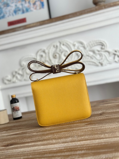 康康  空姐包  
constance  19cm  
epsom掌紋小牛皮  半收工  蠟線縫製