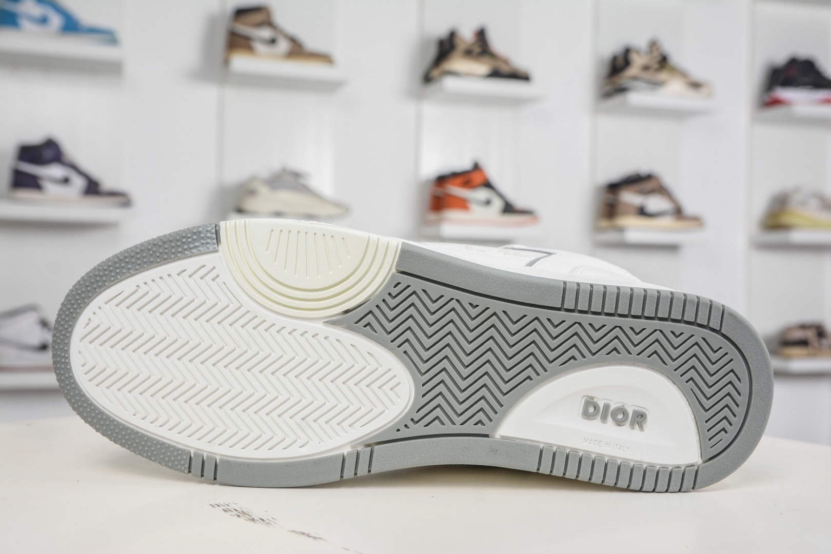 迪奧/Dior B27 Oblique Galaxy Low Top Sneakers B27系列低幫復古真皮百搭運動休閒板鞋 
貨號：3SN272ZIR16536
尺碼：38 39 40 41 42 43 44 45 46