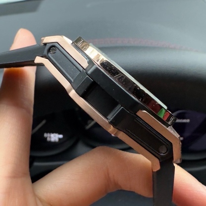 恆寶 Hublot精品男士腕表，勁爆鏤空設計，技藝精湛，獨具匠心，尊貴大氣，紳士風範。採用全自動機械機芯，頂級316精鋼表殼，天然橡膠錶帶，礦物質超強鏡面，尺寸43*13