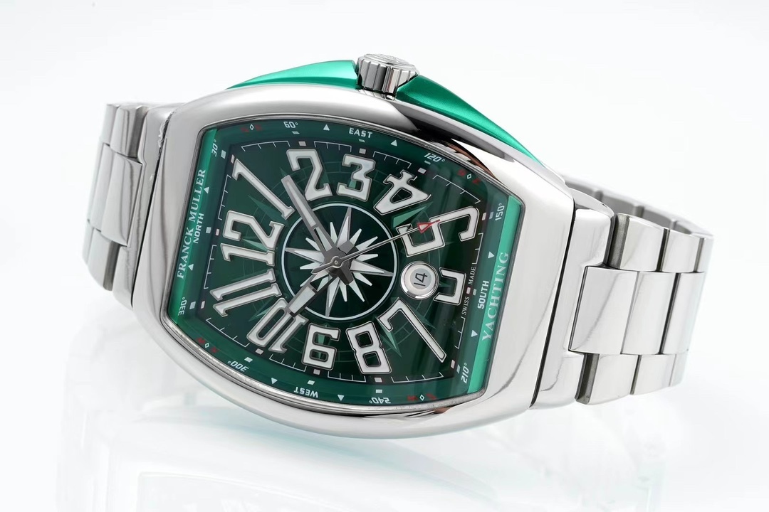 ABF 最高品質 綠遊艇 新款到貨 Franck Muller 法蘭克穆勒 Vanguard Yachting V45遊艇系列 44x54 mm
1.表殼100%原版開模 特別是三明治結構表殼 中間內側 藍色的側槽和把頭位置凸出來的藍色耳位 更是使表殼的製作過程更加困難 然後歷時10個多月經過多次初版校對 終於研發製作成功 完全採用316精鋼製作 而非市場低成本的塑膠模具 
2.本版本V45綠色遊艇字面 真法郎字丁 都是採用原裝1：1高度的數字凹邊內法郎烤真丁 成本高 製作複雜 良品率低 字面下層有放大鏡