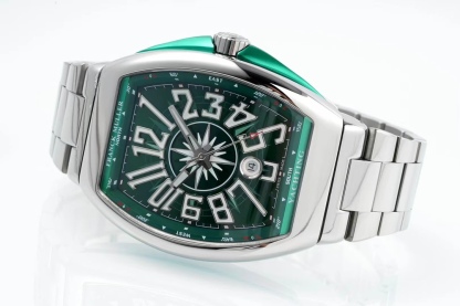 ABF 最高品質 綠遊艇 新款到貨 Franck Muller 法蘭克穆勒 Vanguard Yachting V45遊艇系列 44x54 mm
1.表殼100%原版開模 特別是三明治結構表殼 中間內側 藍色的側槽和把頭位置凸出來的藍色耳位 更是使表殼的製作過程更加困難 然後歷時10個多月經過多次初版校對 終於研發製作成功 完全採用316精鋼製作 而非市場低成本的塑膠模具 
2.本版本V45綠色遊艇字面 真法郎字丁 都是採用原裝1：1高度的數字凹邊內法郎烤真丁 成本高 製作複雜 良品率低 字面下層有放大鏡