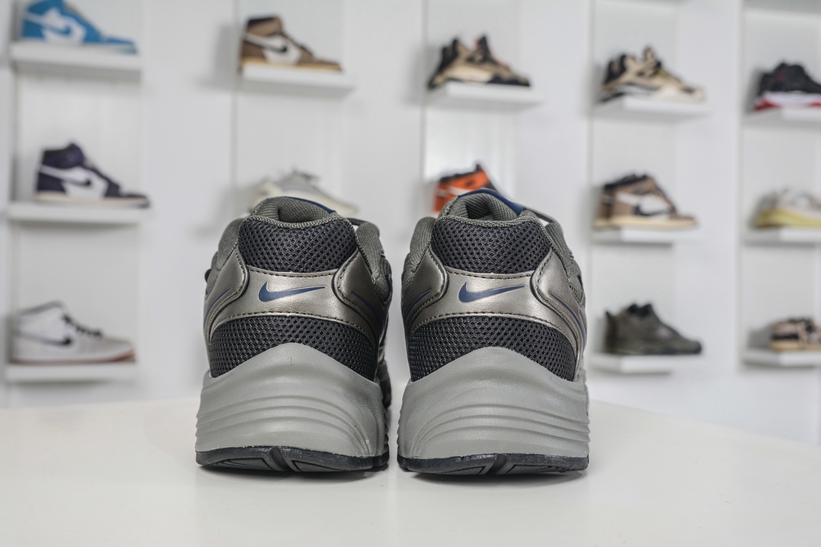 NK Air Zoom Vomero 20 經典復古潮流運動跑鞋 
貨號：HF0458 003
SIZE：36 36.5 37.5 38 38.5 39 40 40.5 41 42 42.5 43 44 45