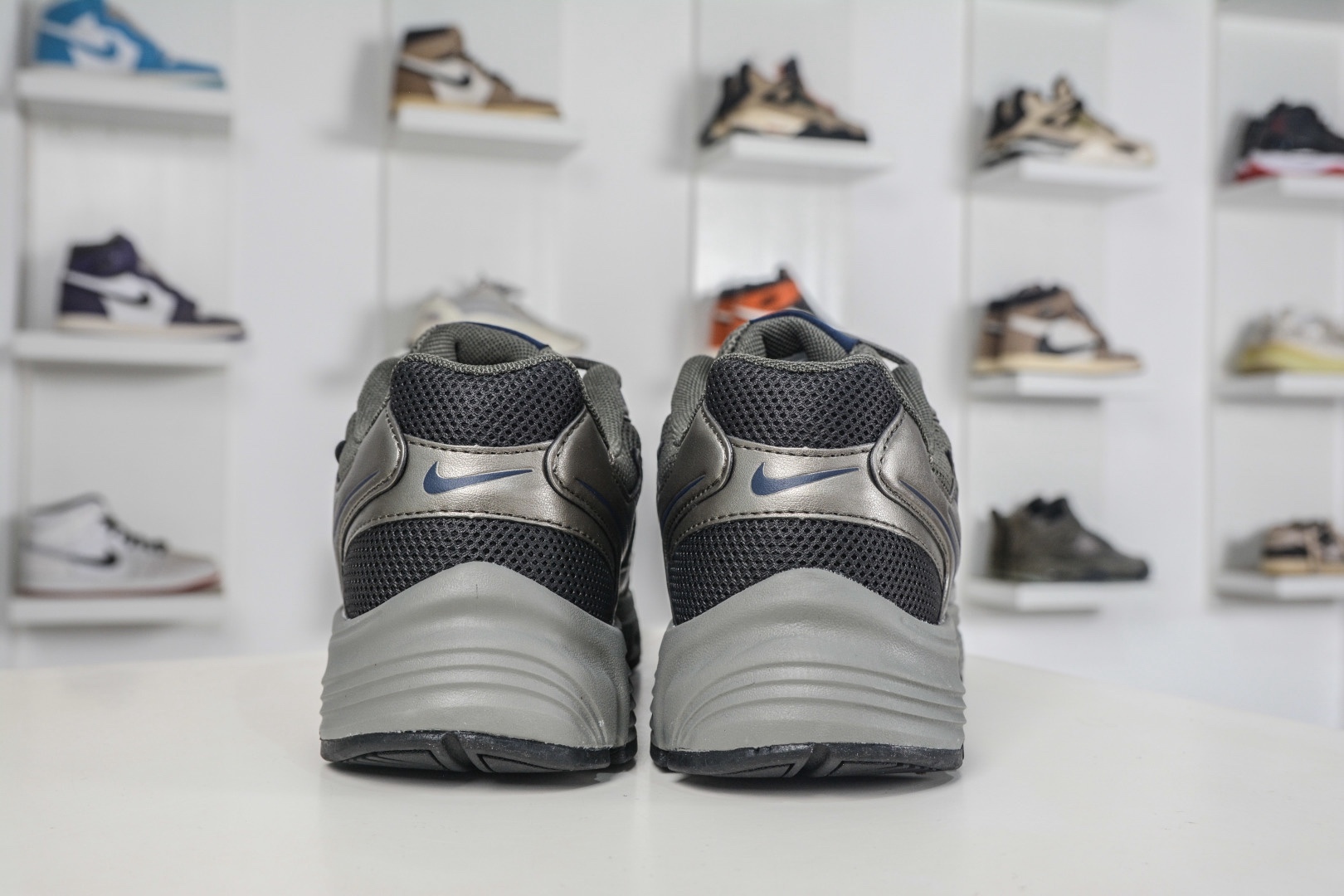 NK Air Zoom Vomero 20 經典復古潮流運動跑鞋 
貨號：HF0458 003
SIZE：36 36.5 37.5 38 38.5 39 40 40.5 41 42 42.5 43 44 45