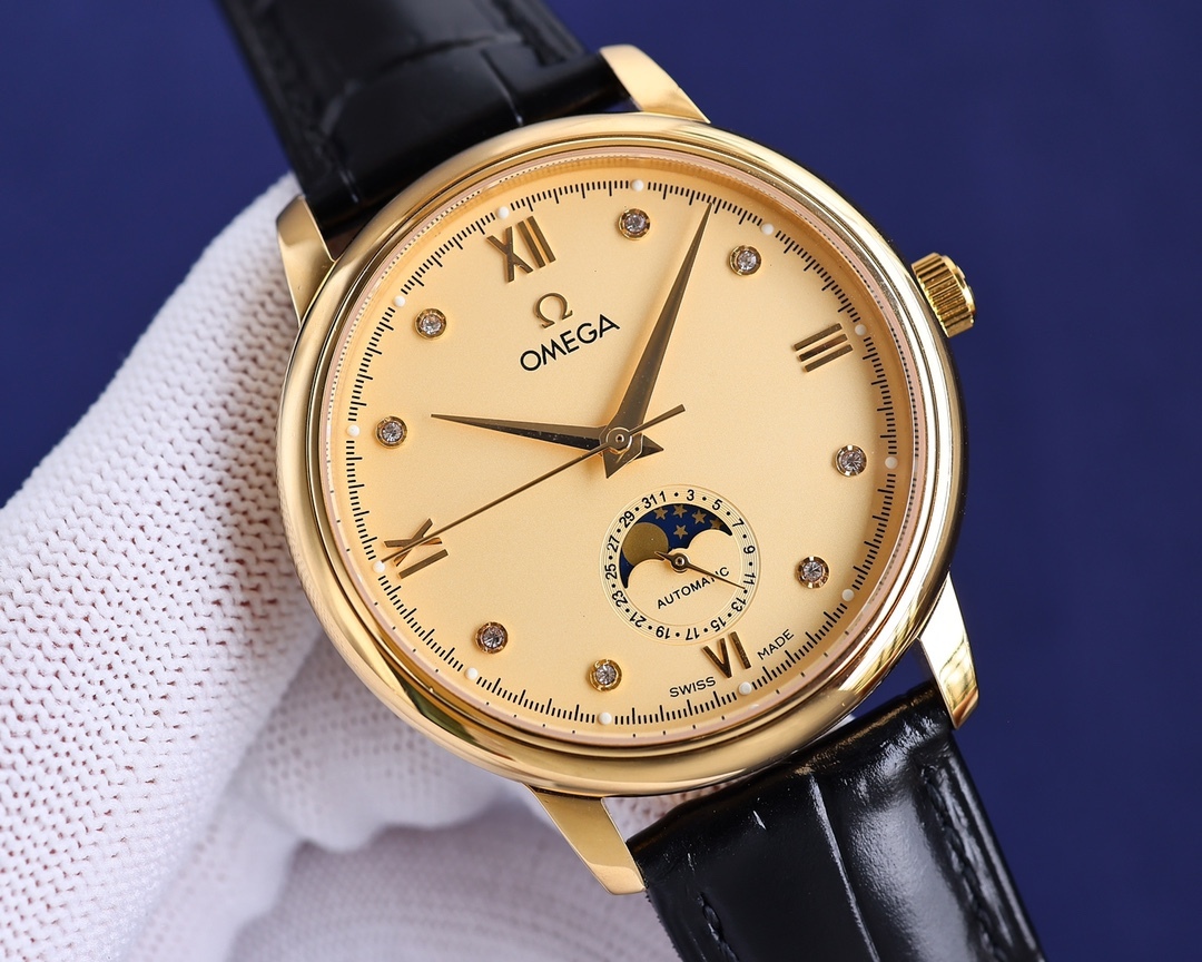 
玫瑰][玫瑰]20223【OMEGA】新款推薦，蝶飛系列＂升級版＂，機芯型號為ETA2824-6機芯（6位真日曆與24小時星辰功能） 質量穩定，尺寸40mm，厚度1.1mm.表殼為316L全鋼鍍納米鉑金表技術，更彰顯高貴大氣，錶帶搭配意大利頭層小皮，是你佩戴裝飾不二選擇。實物更高大上，期待你的品鑒[抱拳]送禮自戴精品！[勝利]高端品質，匠心獨具！大廠品質！歡迎轉載！