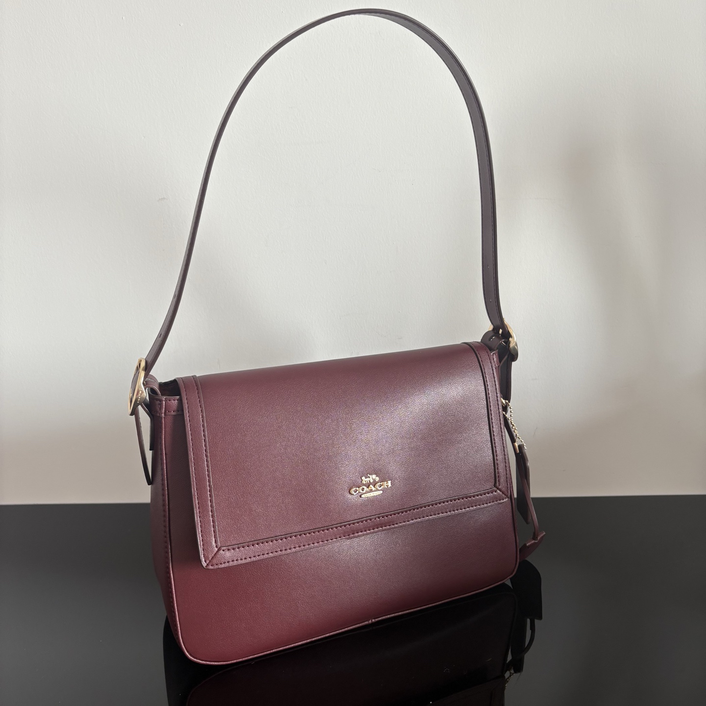 
[新品]COACH/蔻馳奧萊女士ETTA 29號翻蓋單肩包腋下包 CCE57 29*21*12