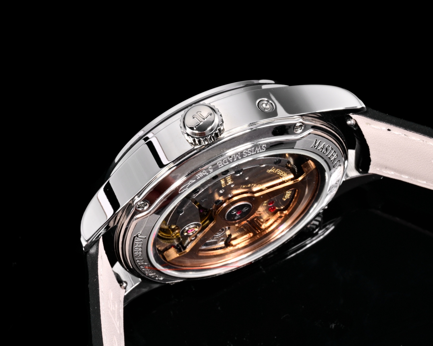 V+ Factory出品
【市場最高版本】JL積家 各路大咖都叫它大醜 其實賦予的是極高贊美 論品味與外觀 在鐘錶界有著舉足輕重的地位 戴出去怎麼都是長臉 各種彰顯品味 Master 地理學家大師系列 Q1428421 復刻版全新升級 多功能腕表 升級Cal.939A機芯 打磨效果更近原裝 升級軸 自動陀為玫金邊 字面紋路清晰 功能：日期顯示 雙時區 動力儲備顯示 316L精鋼  直徑42mm  原裝折疊扣！V+ Factory匠心之作 值得你擁有！