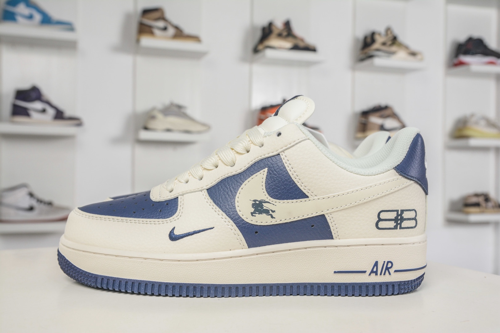 Nike Air Force 1 Low 07 x Balenciaga 巴黎世家聯名-米白藏藍  
貨號：DN1688 817
Size：36 36.5 37.5 38 38.5 39 40 40.5 41 42 42.5 43 44 44.5 45