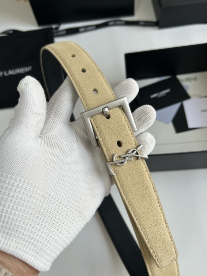 聖羅蘭 女士腰帶，進口小牛皮 配以CASSANDRE 標識腰帶環。古銅色金銀五金可選。精緻優雅的設計，寬度3.0cm