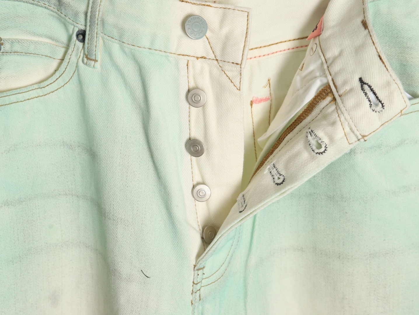 Acnestudios 1981M25ss不規則做舊手工夜光牛仔褲
重工做舊 泥染塗料廢土系列 在燈光強光照射下螢光粉塗料.男女同款
J 碼數：XS.S.M.L.