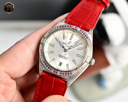 GTR  百年靈新款橫空出世（推出新高度）
全新百年靈機械計時腕表-南海膠囊系列
(chronometer Automatic 36mm)特別版
1⃣️現代復古風格讓您在人群中脫穎而出，打破沈悶，有溫度又不失浪漫！
2⃣️這款優雅的現代復古靈感腕表適合想在人群脫穎而出的女士。（男士也可佩戴，膠囊系列市面最薄的中性款。）
3⃣️融合優異性能和造型美感，時尚而優雅，適合各種場合，多種金屬表殼可供選擇，同時也有鑲嵌彩色寶石鑽，從炫酷的精鋼材百搭雙色間金乃至豪華紅金，一應俱全，時標和多姿多彩錶盤。
4⃣️搭載