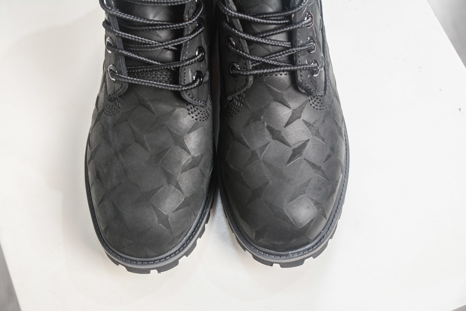 Supreme x Timberland 6 Inch Leather Boots"Black"添柏嵐經典戶外 
貨號: TB 010061 713
尺碼 39 39.5 40 41 41.5 42 43 44 45