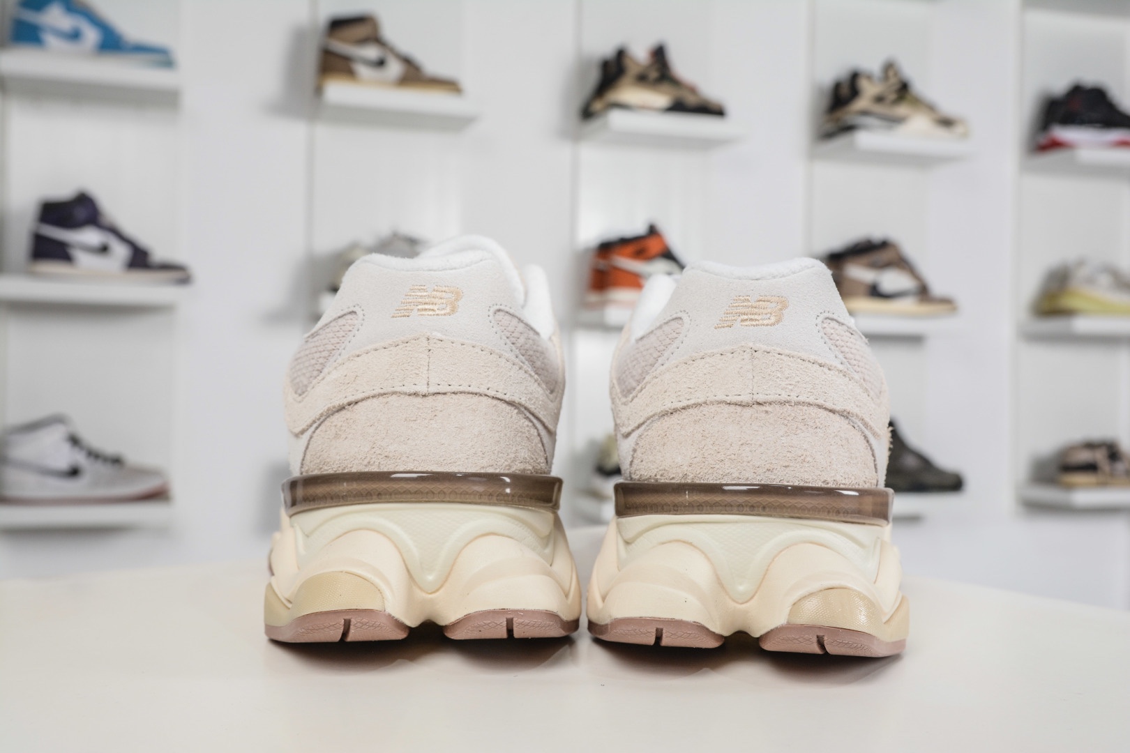 新百倫New Balance NB9060 米色 U9060CCB 
Size：36 37 37.5 38 38.5 39 40 40.5 41 42 42.5 43 44 45 45.5 46.5