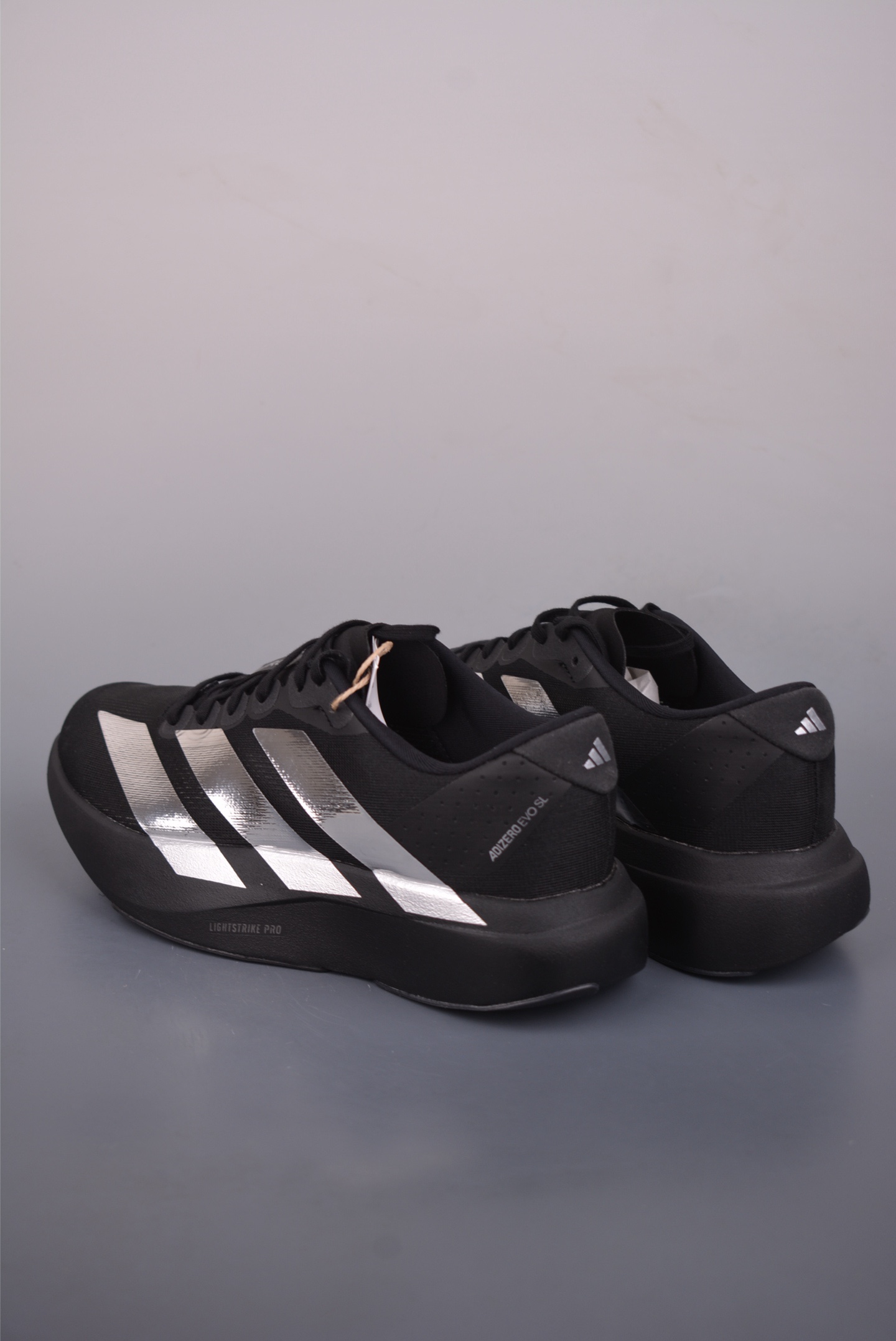 Adidas Adizero Evo SL M
阿迪超輕透氣緩震跑鞋  
官方貨號: KJ13653137
尺碼：39 40 40.5 41 42 42.5 43 44 45 46
