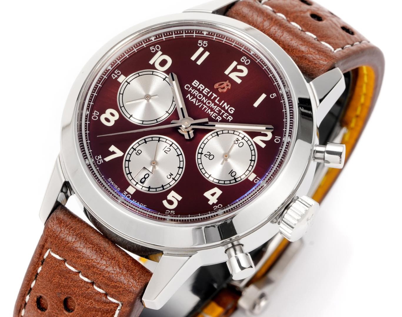 
百年靈新品 BN9 越洋系列AB015212.BF26743P.A20BA.1  材質： 316L精鋼直徑： 41毫米厚度： 13.65毫米 表鏡： 鍋蓋弧面藍寶石，雙面防眩處理表底： 旋入式精鋼，透明藍寶石表冠： 非旋入式，雙密封墊機芯：7750機芯 復刻首選 精緻推薦男士多功能機械腕表 ，精心打造超真實實物圖拍攝。