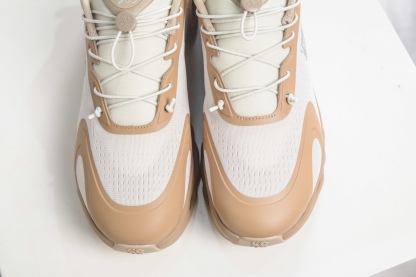 LOEWE羅意威 x ON昂跑 聯名款 Cloudsolo 
貨號: 3MF30664615
尺碼：36 36.5 37 37.5 38 38.5 39 40 40.5 41 42 42.5 43 44 44.5 45 46（真半碼）（⚠️袋子丟失扣10）