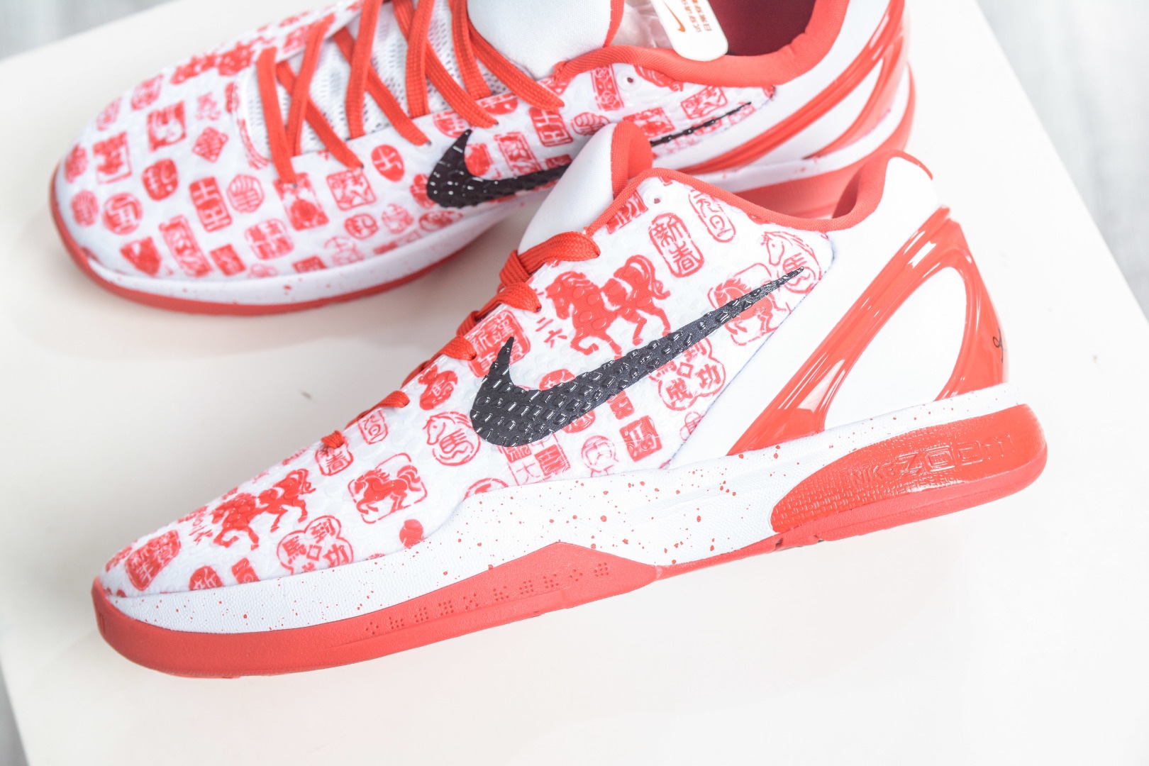Nike Zoom Kobe VI 馬年限定 CNY新年款 耐克 科比6代系列 低幫復刻實戰運動低幫文化籃球鞋 
貨號:CW2190 040
尺碼：38 38.5 39 40 40.5 41 42 42.5 43 44 45 46