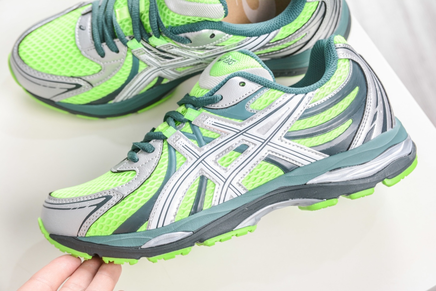 Asics Gel-Sekiran 亞瑟士 時尚舒適復古休閒運動跑步鞋
貨號：1203A954 300
尺碼:36 37 37.5 38 39 39.5 40.5 41 42 42.5 43.5 44 45