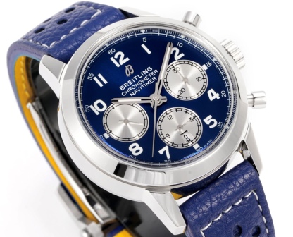 百年靈新品 BN9 越洋系列AB015212.BF26743P.A20BA.1  材質： 316L精鋼直徑： 41毫米厚度： 13.65毫米 表鏡： 鍋蓋弧面藍寶石，雙面防眩處理表底： 旋入式精鋼，透明藍寶石表冠： 非旋入式，雙密封墊機芯：7750機芯 復刻首選 精緻推薦男士多功能機械腕表 ，精心打造超真實實物圖拍攝。