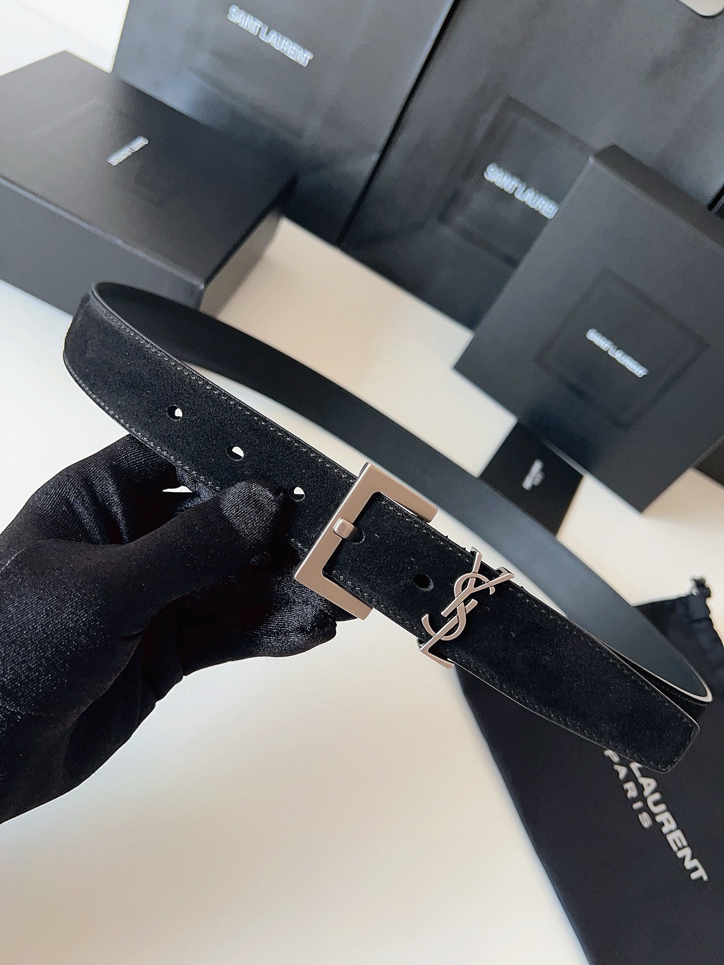 
ysl聖羅蘭2026女士新款腰帶，冬季爆款絨面原版皮，方形搭扣配以ysl標識腰帶環，女士冬季必備款，寬度3.0cm
