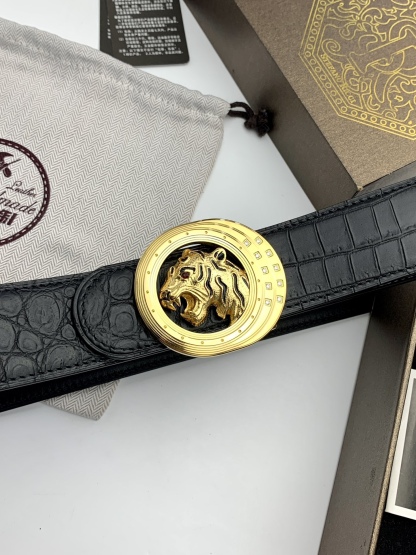 【史蒂芬】專櫃鰐魚紋黑色牛皮腰帶，元夾層系列，搭配新款不鏽鋼虎頭扣，寬度3.8cm，長度不可調節，尺碼（85-110）具有獨特吸引力！