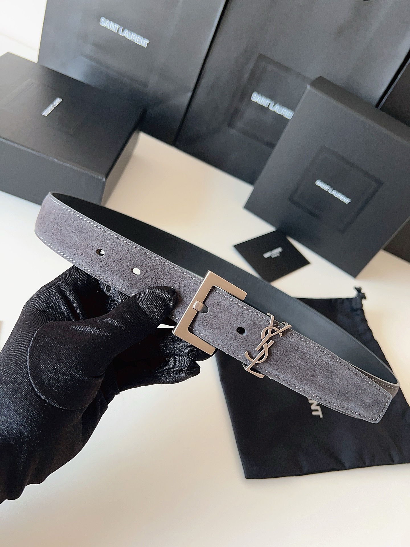 
ysl聖羅蘭2026女士新款腰帶，冬季爆款絨面原版皮，方形搭扣配以ysl標識腰帶環，女士冬季必備款，寬度3.0cm