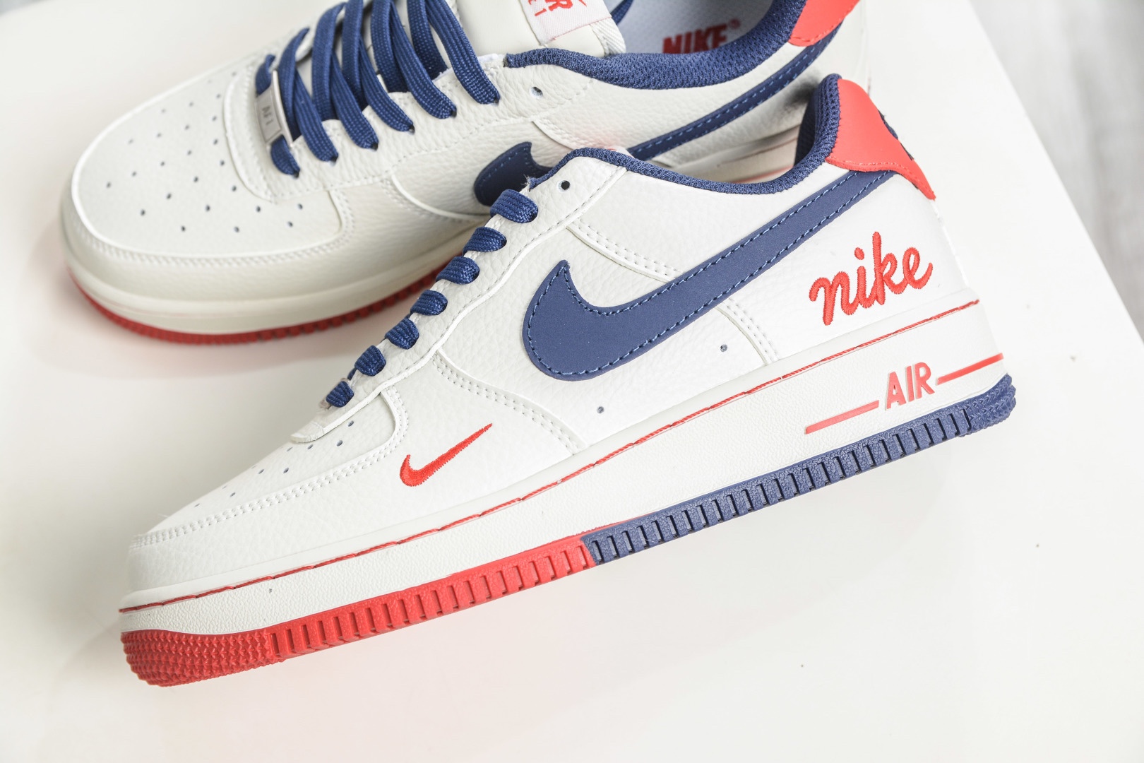 NIke Air Force 1 '07 Low 米白紅藍 
貨號：NH0601 544
Size: 36 36.5 37.5 38 38.5 39 40 40.5 41 42 42.5 43 44 44.5 45
