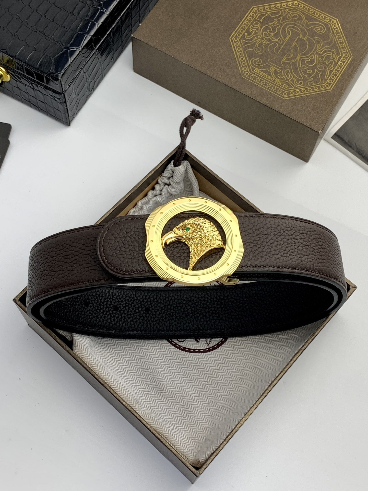 【史蒂芬】原版荔枝紋牛皮腰帶，搭配新款不鏽鋼鷹頭扣，寬度3.8cm，雙面可用，樹膏夾心，長度不可調節，尺碼（85-110）具有獨特吸引力！