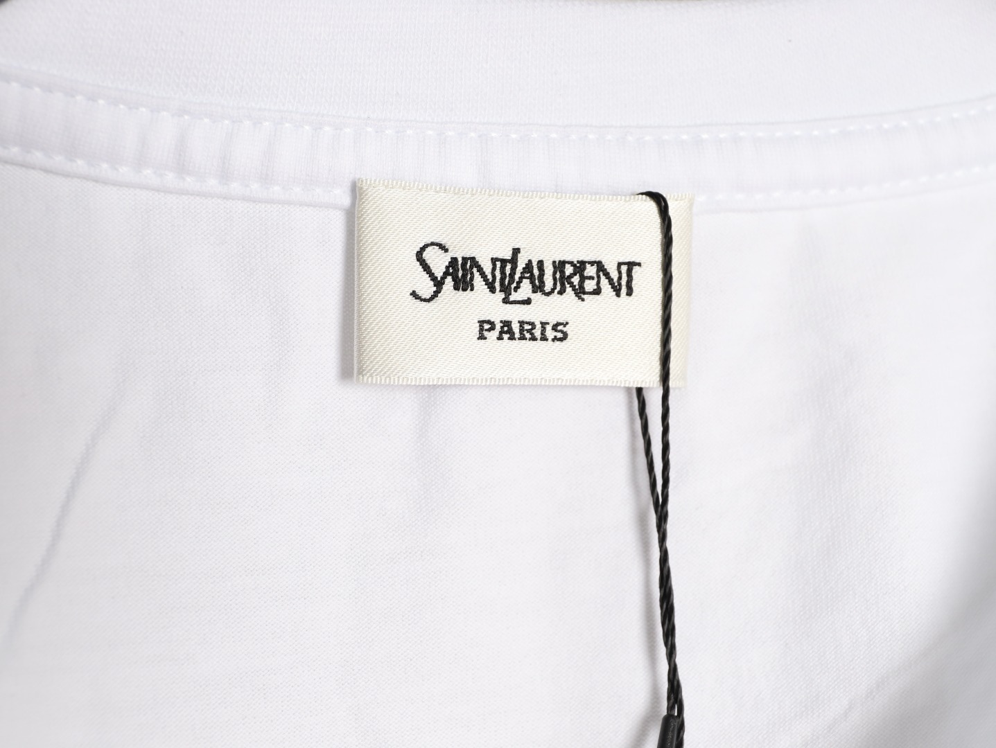 🔝SAINT LAURENT聖羅蘭SLP 小標純色徽標短袖T恤
正品購入開發，50支雙股精品賽爾棉170克，1*1拉架羅紋280克，進口刺繡，面料酵洗，定制1：1商標，寬松版型
B Size：S-XL