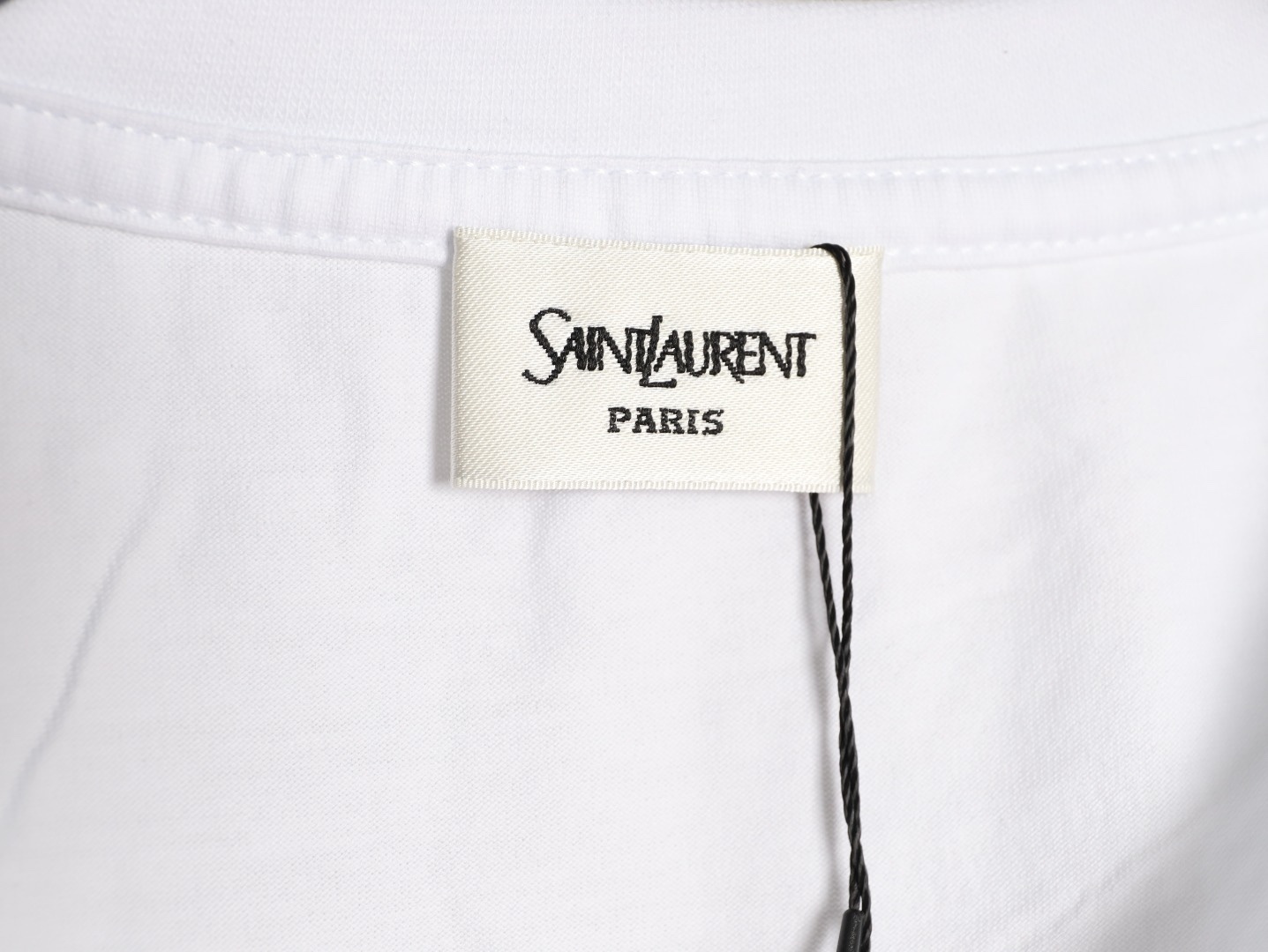 🔝SAINT LAURENT聖羅蘭SLP 小標純色徽標短袖T恤
正品購入開發，50支雙股精品賽爾棉170克，1*1拉架羅紋280克，進口刺繡，面料酵洗，定制1：1商標，寬松版型
B Size：S-XL