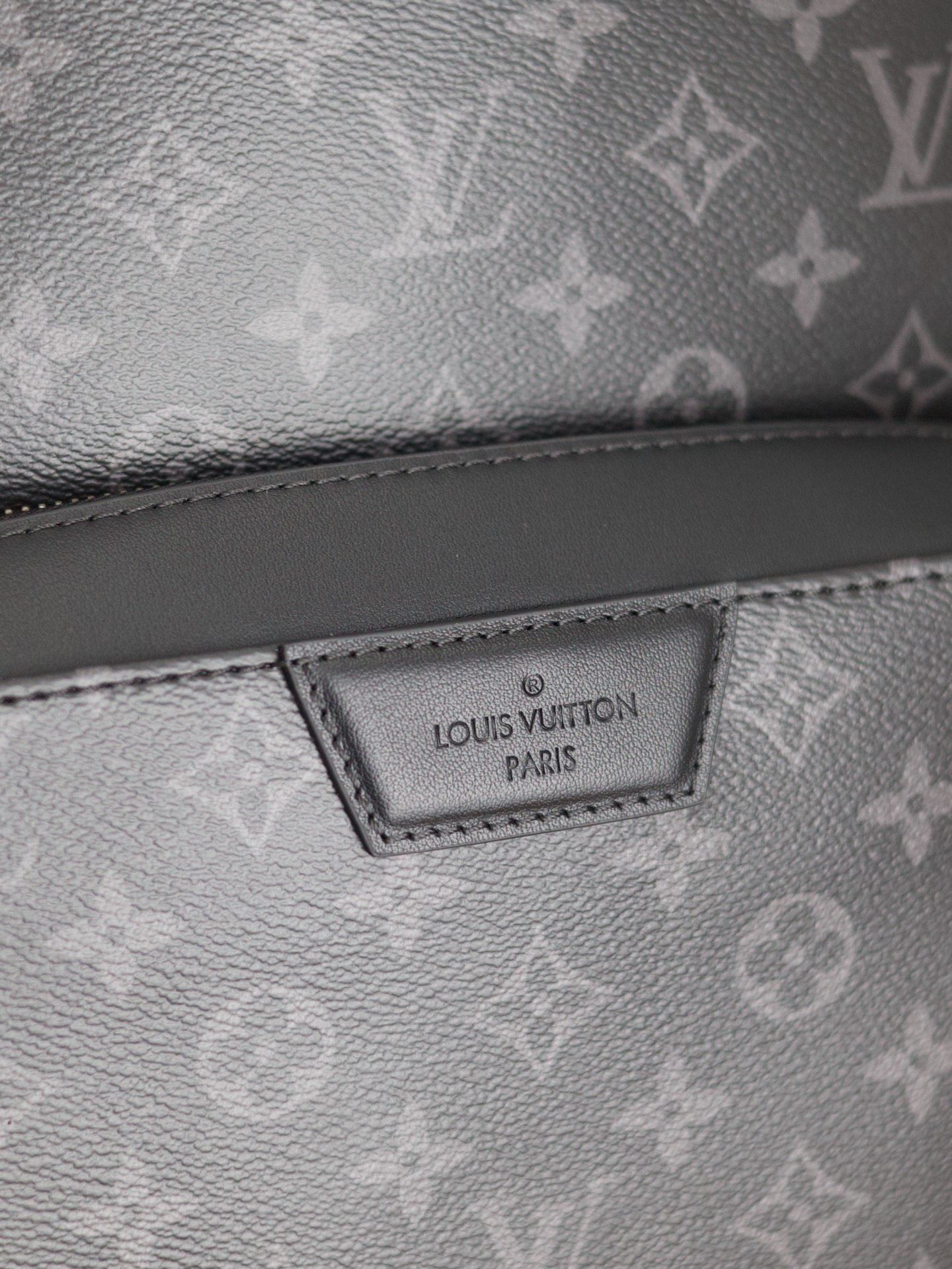 【 原單  163C01芯片版】
DISCOVERY 雙肩包
型號：M43186
材料：進口原廠面料 原廠皮
尺寸：30x40x20cm