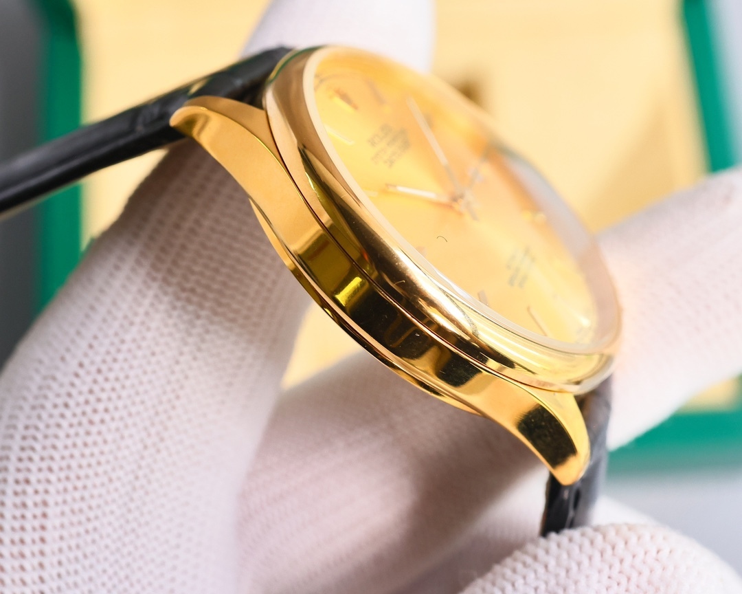 新品特推🔥🔥勞力士ROLEX（實拍圖）商務系列，全表採用316L精鋼，高檔大氣！316L精鋼打造完美多邊形弧度表殼！搭配進口藍寶石玻璃，意大利防水皮帶，原裝針扣！！！搭載原裝進口全自動機械機芯（零返修） ，直徑尺寸40mm 深度防水。 產品實物光澤手感更佳精湛  字盤刻度栩栩如生  殼套工藝都是宗師級別輕身檢驗 加上新時代機器高技鍛造  上手震撼尊貴非凡🔥AD出品 精品不斷🔥