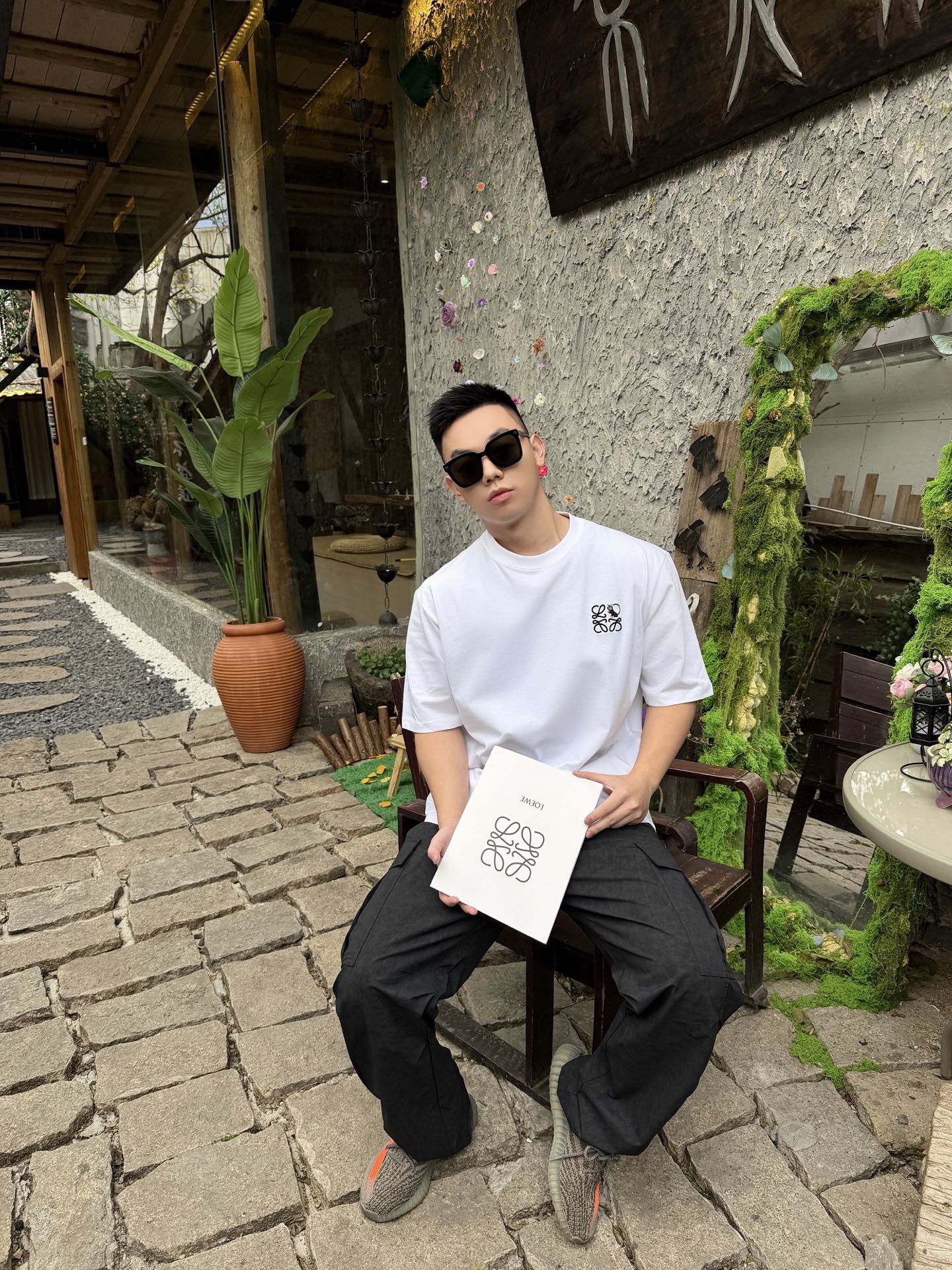 🔝LOEWE X LOUIS WAIN 羅意威 貓咪刺繡短袖T恤
定制緞光精密超柔錦棉，採用進口機刺繡工藝，精度高，線條流暢而細膩，面料都經過澆洗，手感質感更佳，不易變形，不易縮水，不易褪色，寬松版型
B Size：S-XL