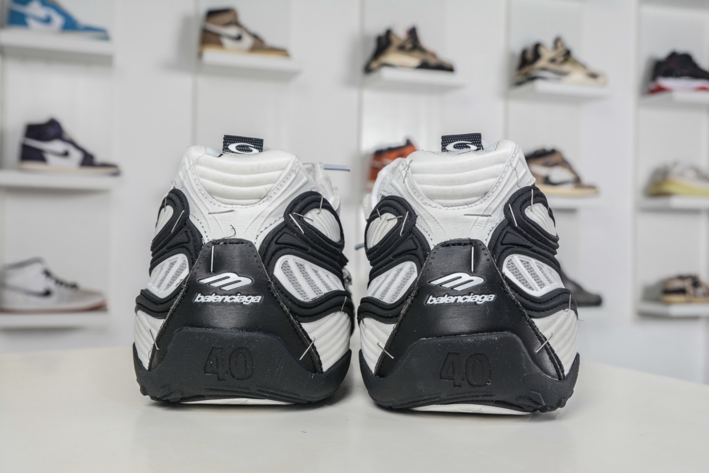 Balenciaga 巴黎世家 訂書釘 23代 Soleless 圓頭系帶 低幫 黑白色
貨號：841506 WOYX0 1910
尺碼： 39 40 41 42 43 44