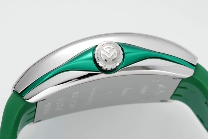 ABF 最高品質綠遊艇 新款到貨 Franck Muller 法蘭克穆勒 Vanguard Yachting V45遊艇系列 44x54 mm
1.表殼100%原版開模 特別是三明治結構表殼 中間內側 藍色的側槽和把頭位置凸出來的藍色耳位 更是使表殼的製作過程更加困難 然後歷時10個多月經過多次初版校對 終於研發製作成功 完全採用316精鋼製作 而非市場低成本的塑膠模具 
2.本版本V45綠色遊艇字面 真法郎字丁 都是採用原裝1：1高度的數字凹邊內法郎烤真丁 成本高 製作複雜 良品率低 字面下層有放大鏡
