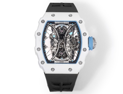 白色TPT石英纖維
【RICHARD MILLE】理查米爾RM53-01 將腕表設計與運動賽事相互結合，完美詮釋了賽場上的勇者堅定信念、頑強拼搏的精神。RM53-01以馬術運動為背景，採用多種高科技材料來抵御運動時帶來的強烈撞擊，從而保證不受破壞、正常運轉。高科技材質打造如同“護具”。“RM 53-01 PABLO MAC DONOUGH”的陀飛輪腕表，此款腕表除具備運動腕表的動感與活力外，還配備了堅固的TPT®碳纖維表殼、層壓藍寶石水晶表鏡以及固定機芯的懸浮式鋼索，有效的降低巨大衝擊