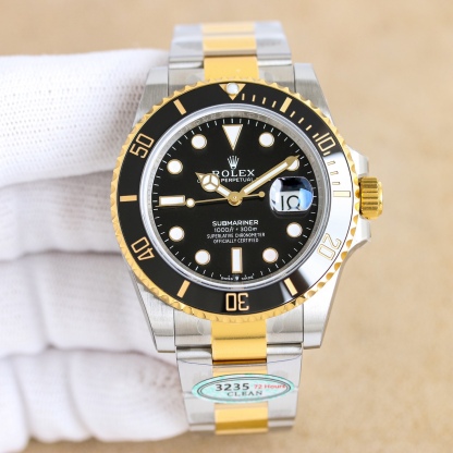 
第四代 BLAKEN 款水鬼系列：間金黑勞力士的暗夜傳奇
 
一、巔峰之作，酷炫呈現
 
- BLAKEN 高級改裝水鬼系列，專為追求獨特與個性的您打造。它將勞力士的經典魅力與現代改裝美學完美融合，讓您在任何場合都能展現出美與酷的獨特氣質。
 
二、精湛工藝，極致還原
 
- 表身間金黑化：表身採用 DLC 黑化處理，不僅增添了神秘深邃的質感，更使其耐磨性大幅提升，經久耐用。
- 錶盤特效：Blacken 改裝團隊精心復刻的一比一錶盤，以 100%的還原度重現獨特魅力，每一次凝視錶盤，都彷彿置身於神秘