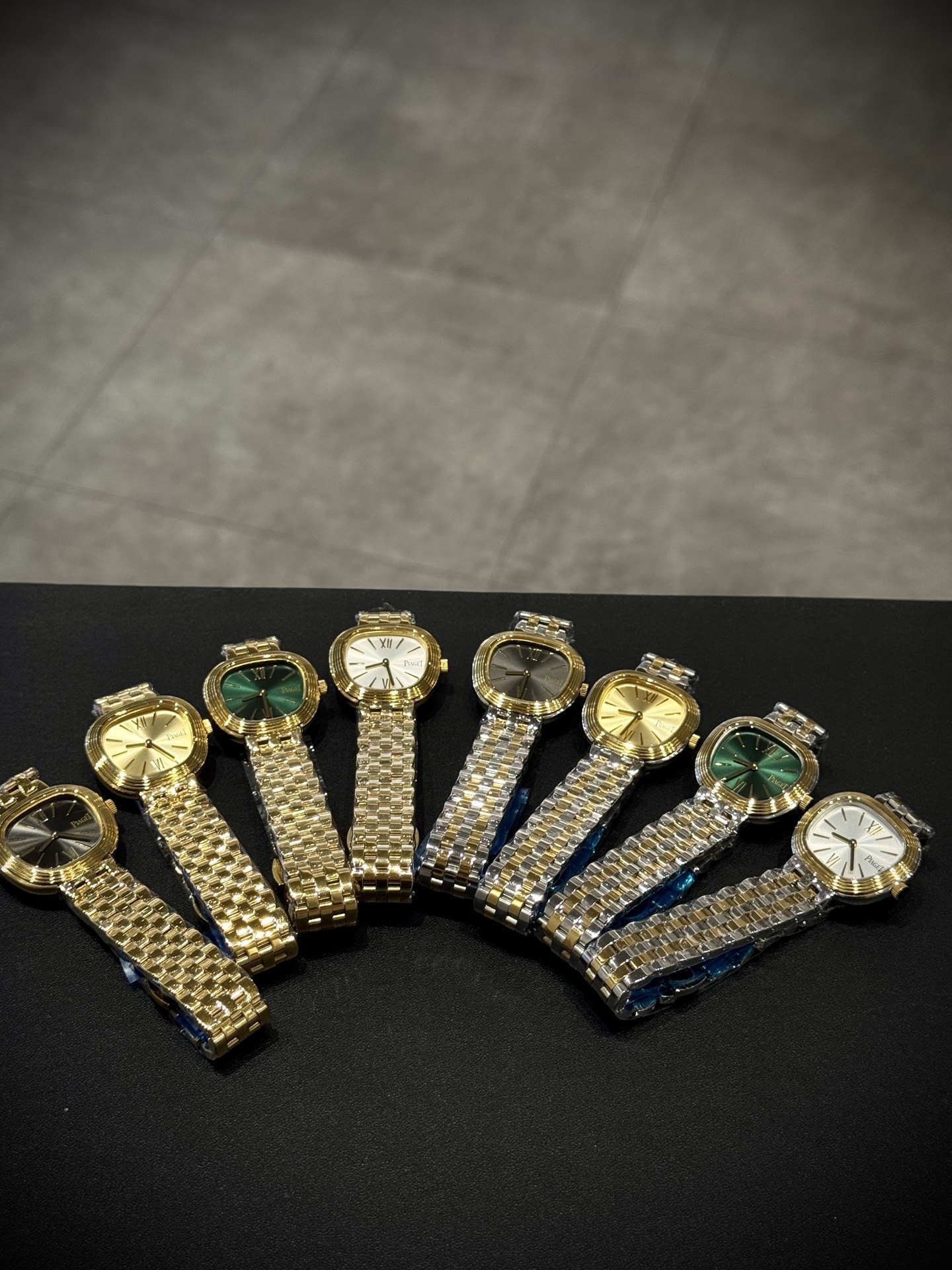 A8 factory•伯爵全新腕表 ﻿ #PiagetSixtie鎏金悅影系列 ﻿ 在瑞士鐘錶展「鐘錶與奇跡」閃亮登場！這款腕表游走於非凡制表工藝與黃金工藝之間，簡直是時尚與藝術的完美結合。Sixtie腕表採用獨特的梯形設計，重新詮釋1960年代末大膽華麗的風格，展現出獨特的魅力與優雅。
✨Sixtie系列腕表
✨直徑29毫米,
✨CNC數控雕刻精鋼梯形表殼
✨專櫃同步超薄厚度僅僅7mm
✨銀色太陽緞面打磨錶盤
✨316L精鋼錶鏈,搭載伯爵進口石英機芯  
認准A8出品！必屬精品！大廠品質！歡迎轉載！