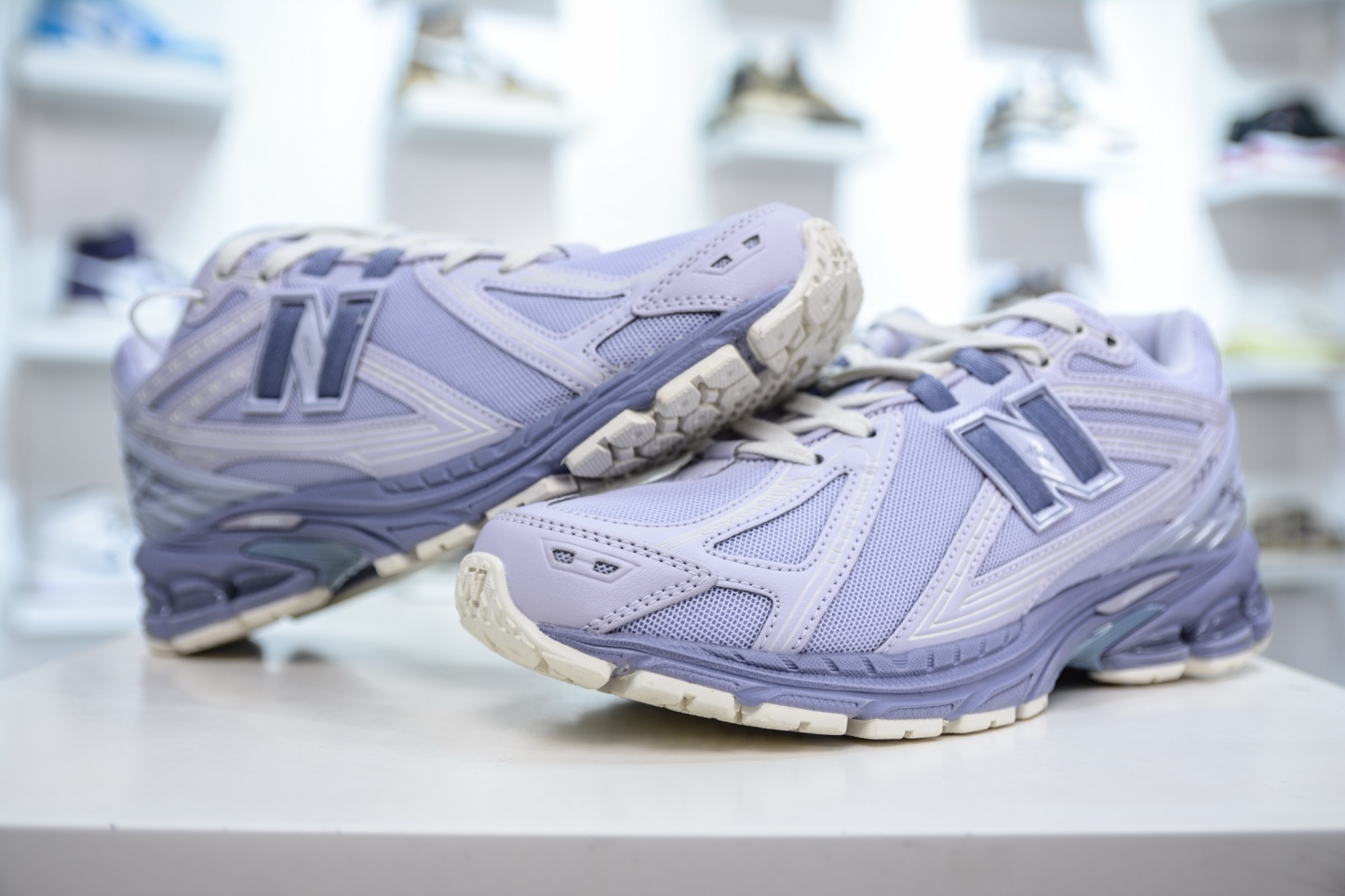 New Balance M1906R系列 
貨號：M1906RZV
尺碼：36 37 37.5 38 38.5 39.5 40 40.5 41.5 42 42.5 43 44 45 46.5