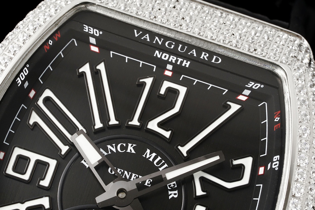 RMS最新款 頂級復刻 法蘭克穆勒V45 Vanguard陀飛輪系列 歷時多年研發機芯 
1 1:1 超級復刻原裝複雜法穆蘭陀飛輪機芯 細節完美到位 打造正品機芯獨具的雙發條盒 超薄工藝 
2超長72小時動力儲存 告別每天手動上鏈 高端玩家的定制款 把頭上鏈30個半圈 發條盒為滿 不需要過度上鏈 
3 千錘百鍊 316L精鋼表殼 超薄表殼 與原裝一致厚度 彎曲弧度 更加貼合手腕 佩戴舒適 
4 純正進口意大利小牛皮 貼合手感品質一流的進口氟橡膠錶帶 與正版全完通用互換
5瑞士工程師 原版機芯拆解