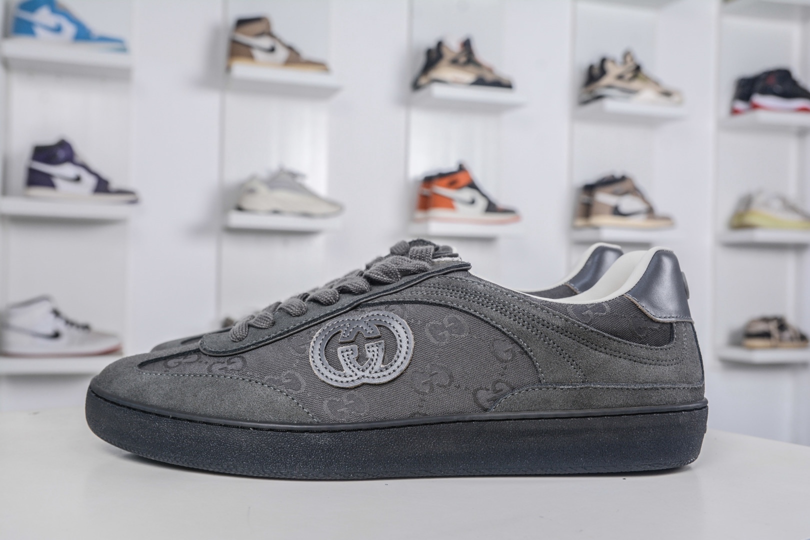 Gucci 古馳G75 圓頭系帶運動鞋
尺碼：39 40 41 42 43 44 45 46